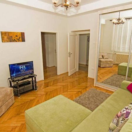 See U In Beograd Bagian luar foto