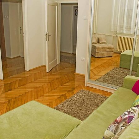 See U In Beograd Bagian luar foto