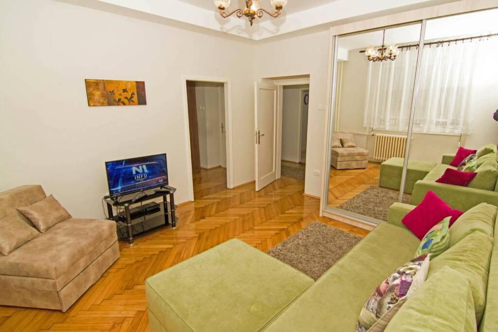 See U In Beograd Bagian luar foto