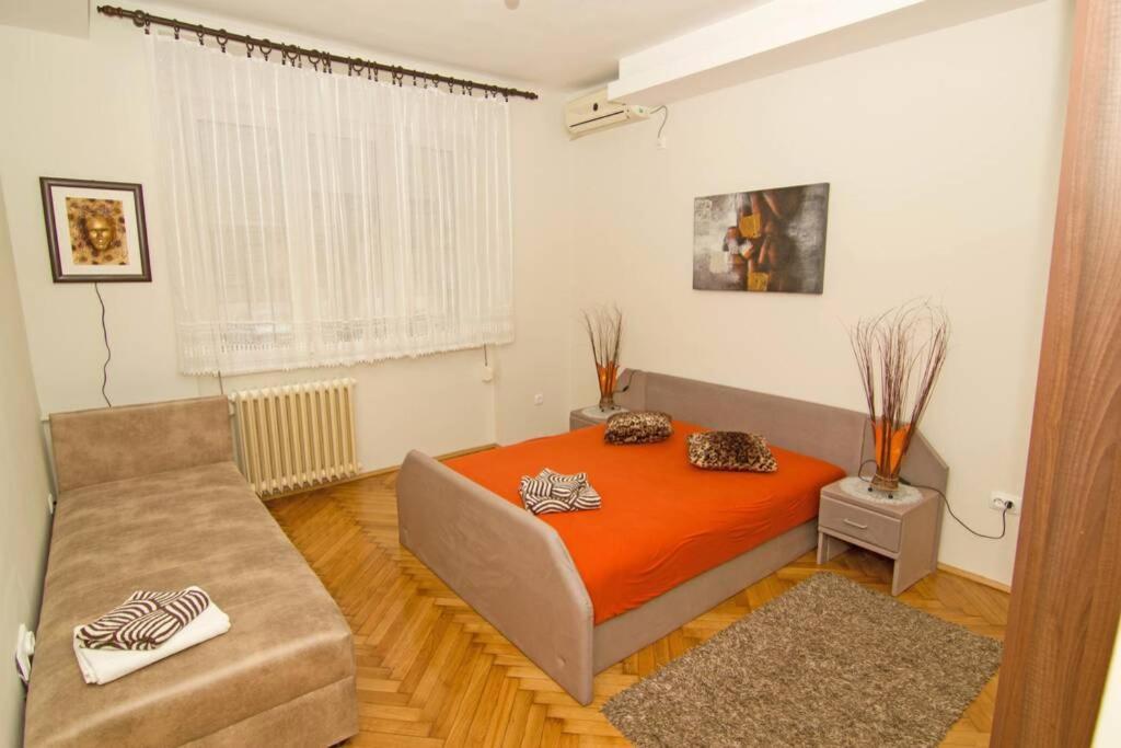 See U In Beograd Bagian luar foto
