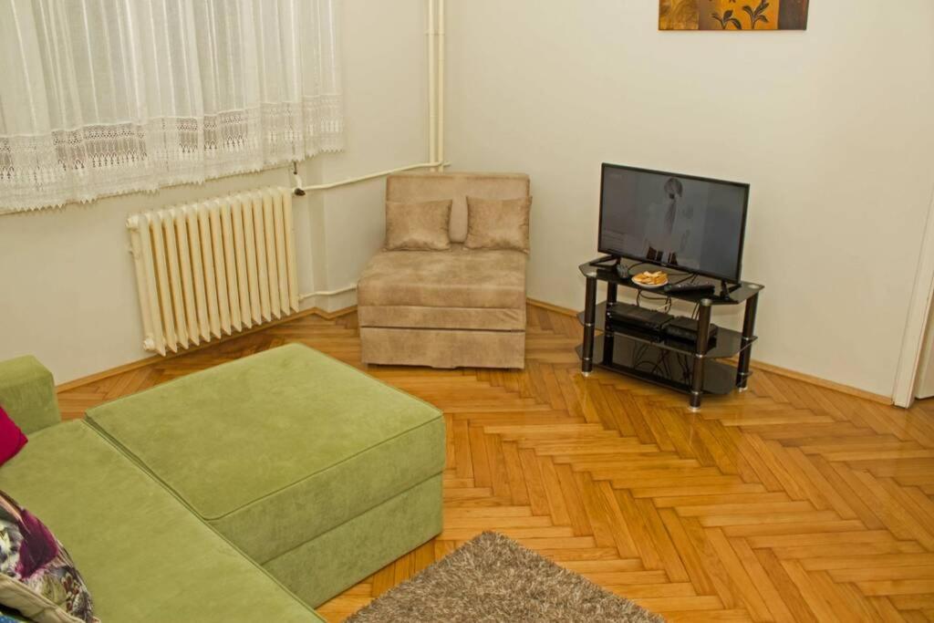 See U In Beograd Bagian luar foto