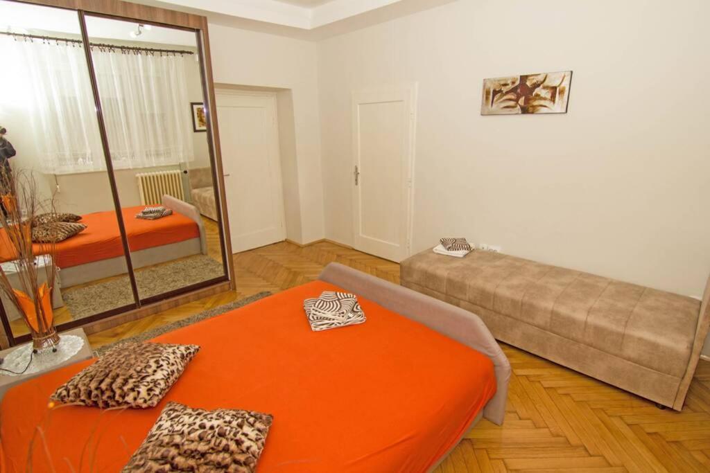 See U In Beograd Bagian luar foto