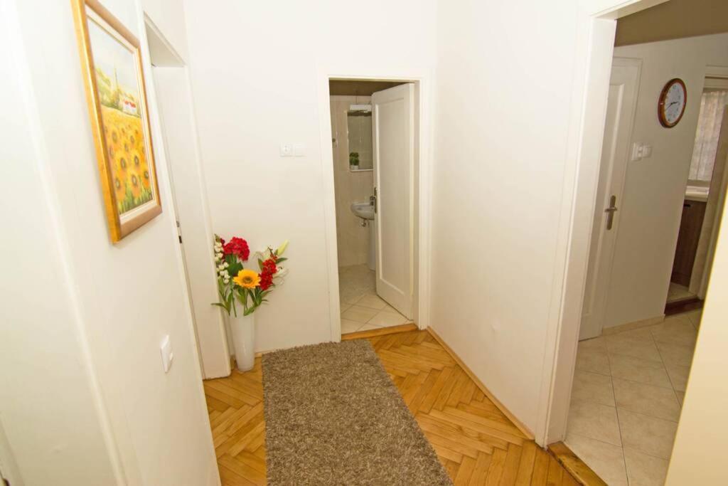 See U In Beograd Bagian luar foto